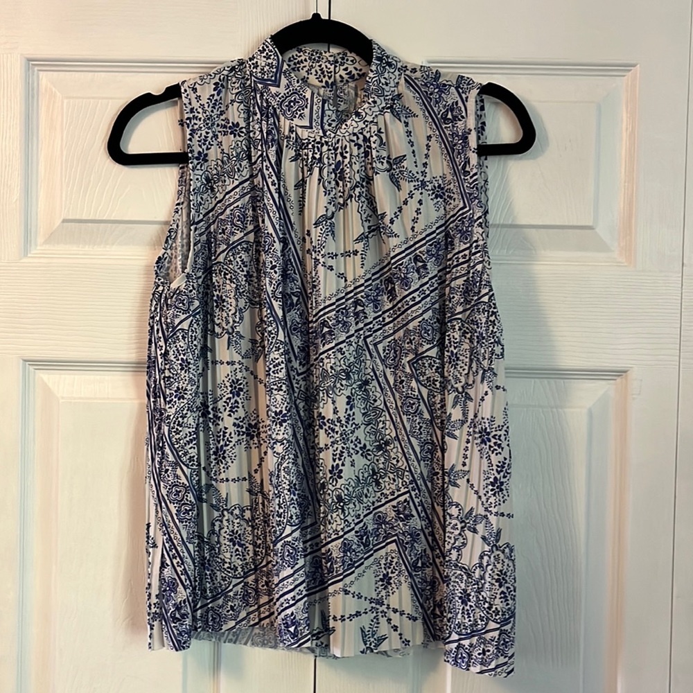 Pleated flowy top from H&M. Blue, white, purple. Size S. Button and keyhole.